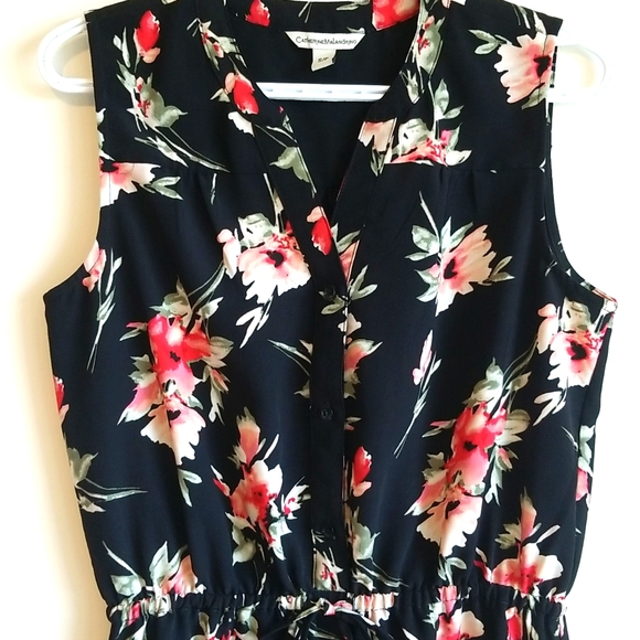 Floral print dress. - Picture 2 of 3